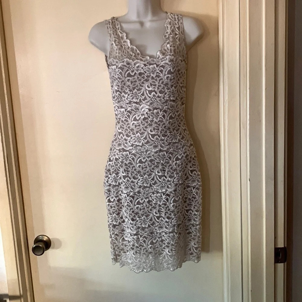 White House/Black Market cream lace dress size XS